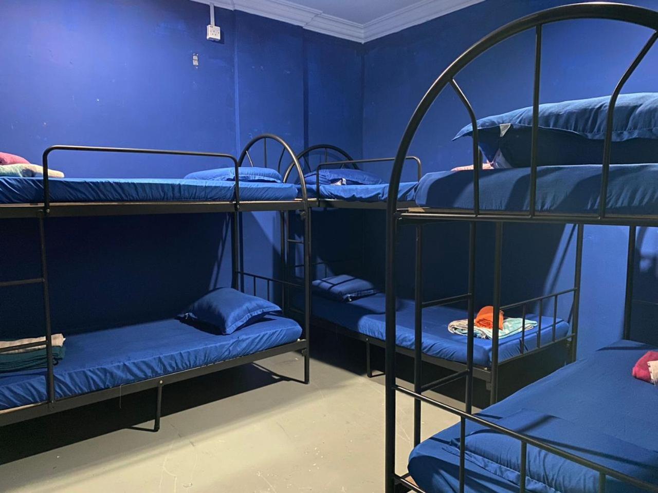 Capsule Inn Кота-Кинабалу Экстерьер фото